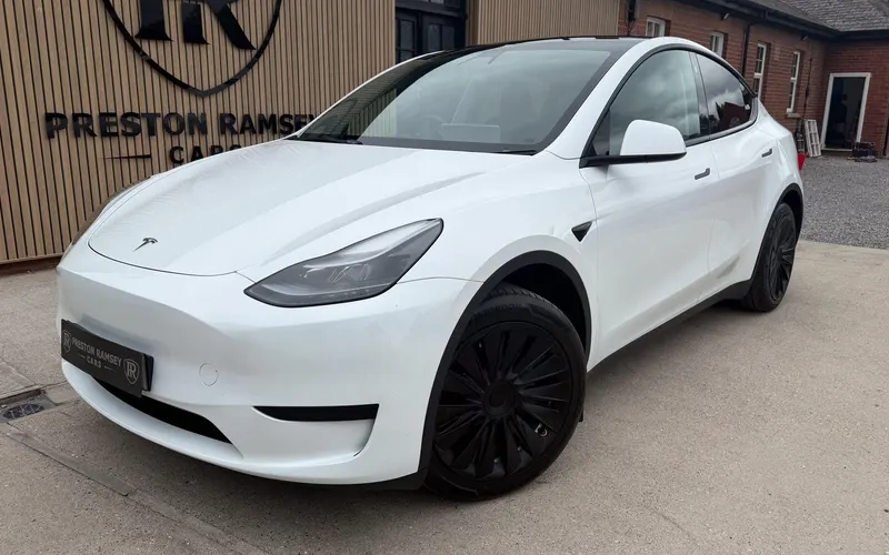 2024 Tesla Model Y Auto RWD 5dr